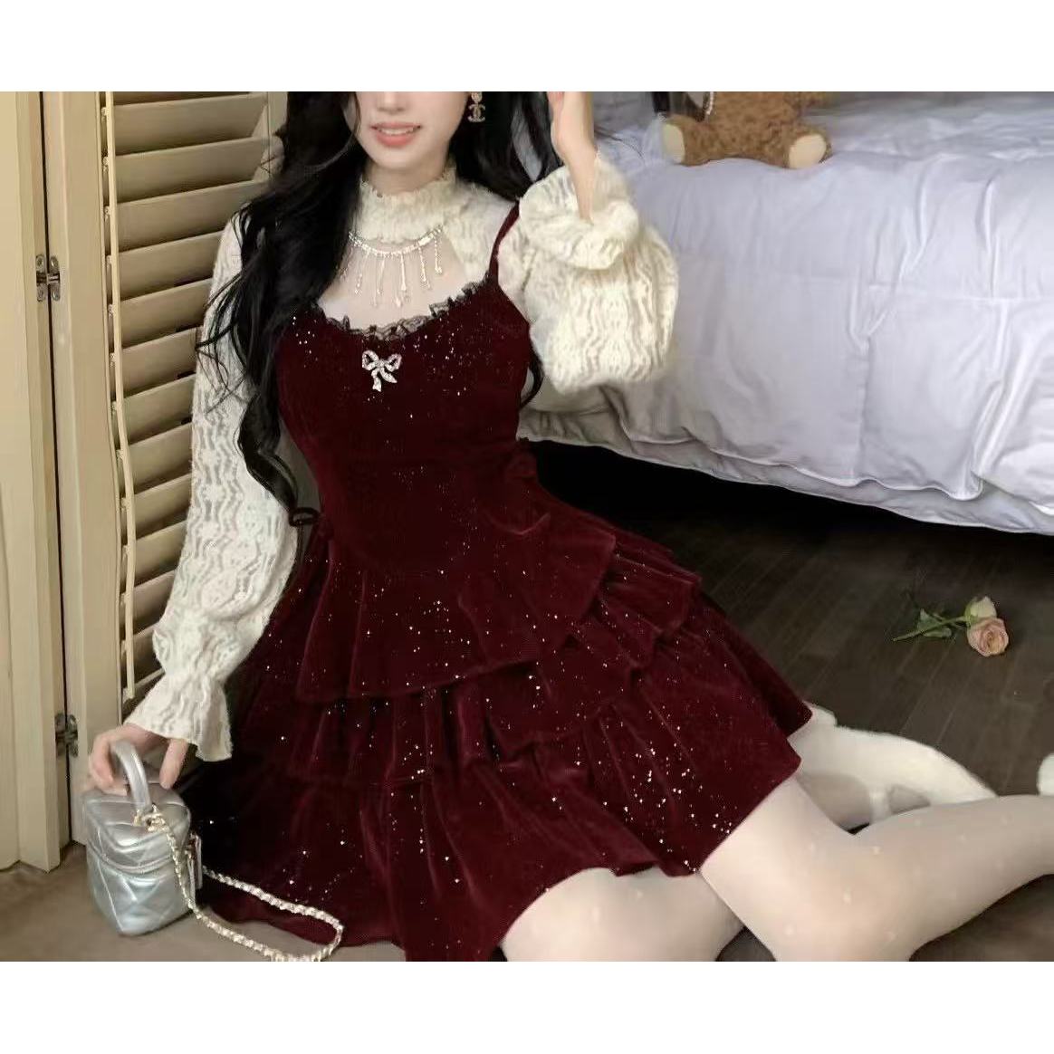 胖鑫家【暮冬烁灵 】圣诞战袍水钻上衣+细闪丝绒吊带裙两件套1330