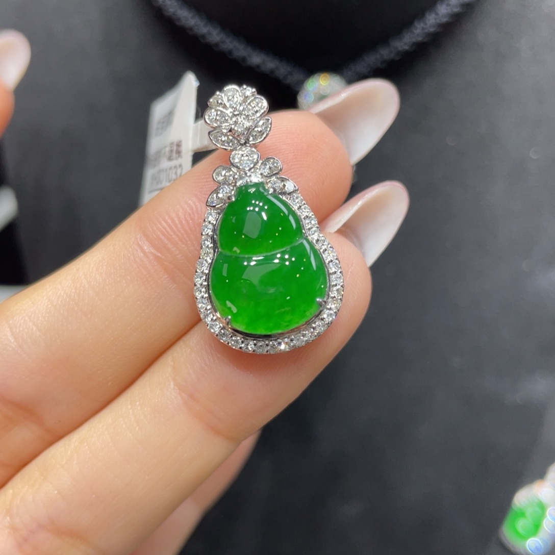 翡翠颈饰18K金镶嵌天然缅甸翡翠a货