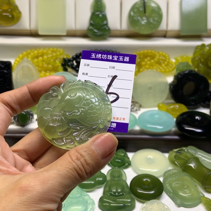 蛇纹石玉未镶嵌颈饰