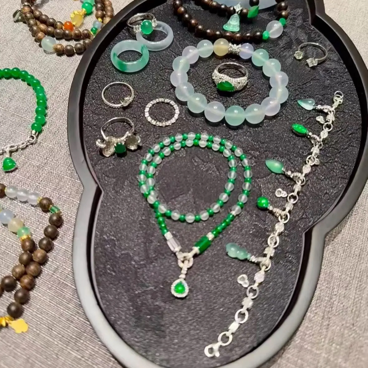 只买单纯的吊坠，没带链子，属的性质。吊坠 （一物一拍，直播间挑选）