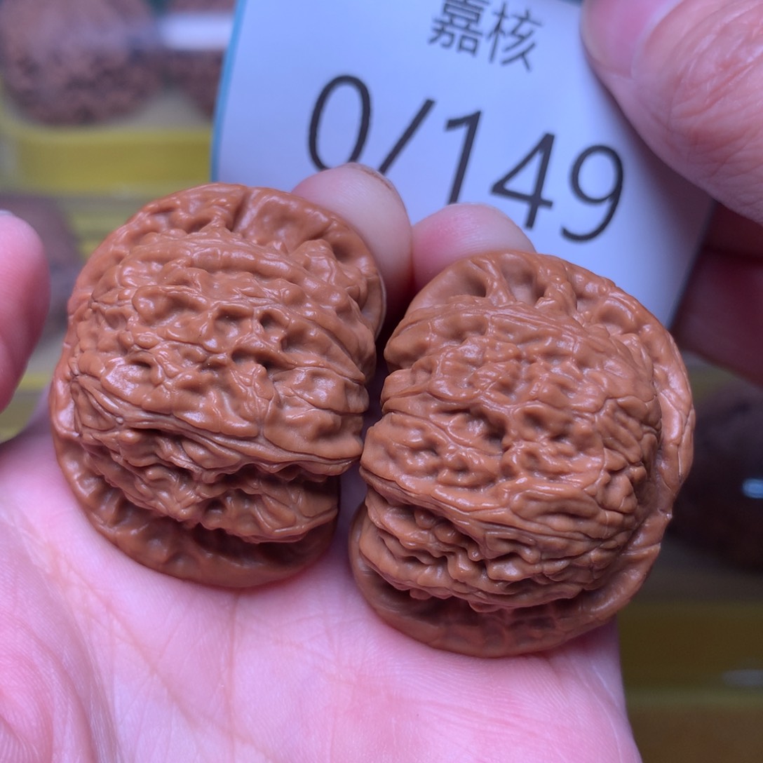 文玩核桃把件红皮闷白38