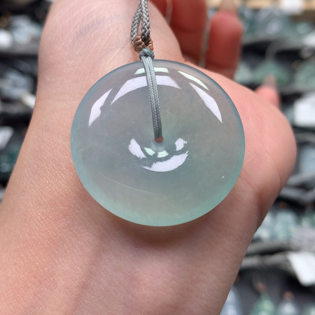 翡翠颈饰未镶嵌扣子