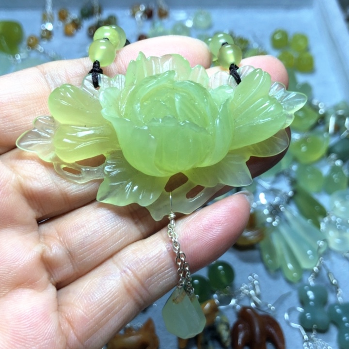 【闪购商品】蛇纹石玉挂件未镶嵌