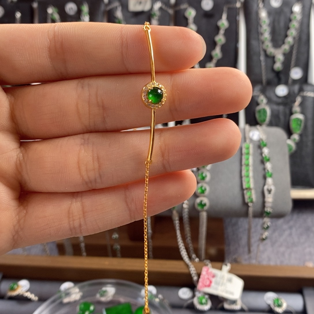 翡翠颈饰银S925镶嵌不**?翡翠手链