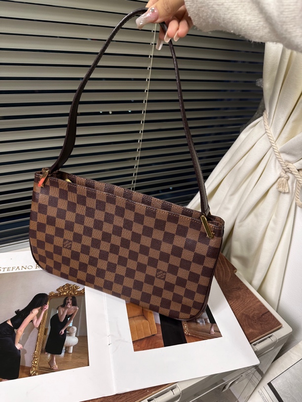 95新 LouisVuitton/路易威登 经典时尚单肩包优雅设计高档质感