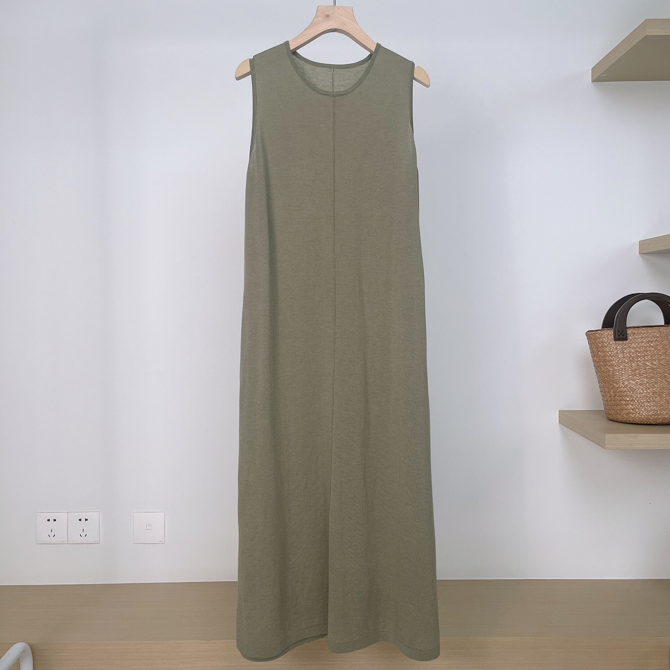 薄款背心裙针织无袖连衣裙时尚百搭超显瘦高档连衣裙上档次女装