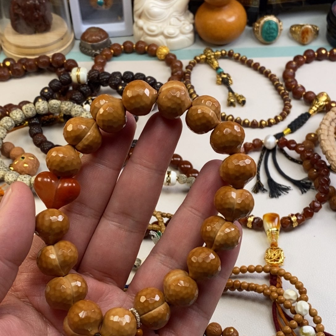 猴头核桃吊坠。。。。。。。。。。。