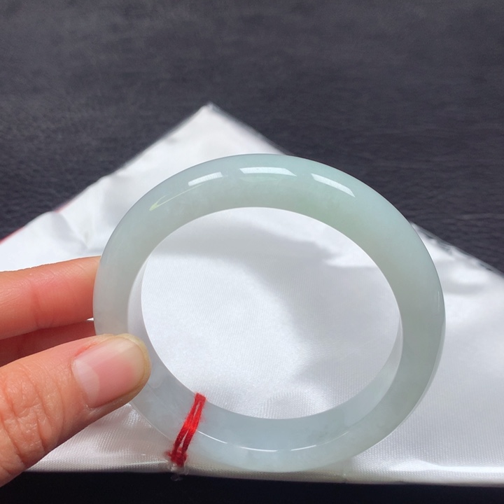 翡翠手镯未镶嵌56圈