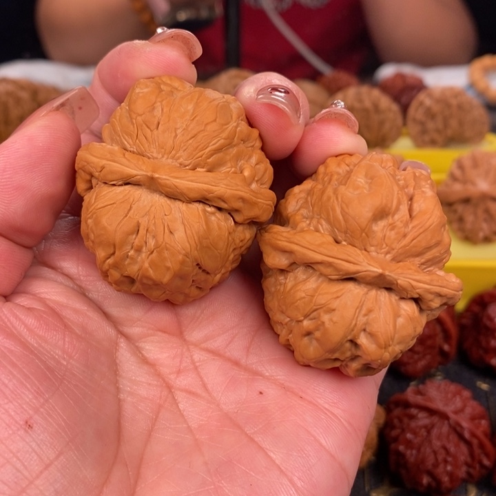 ****斗核桃44蛤蟆头一对，白茬