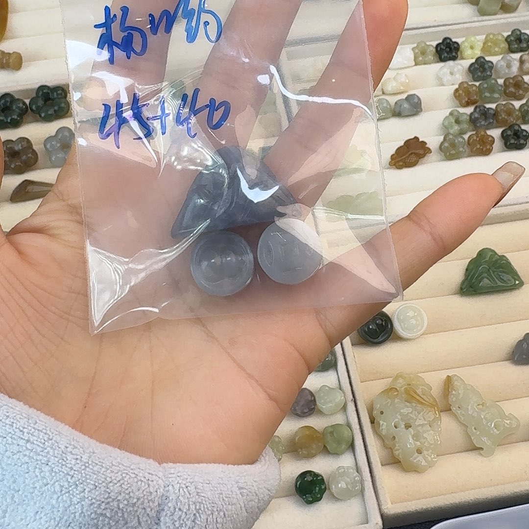 杨***哟和田玉未镶嵌珠宝半成品