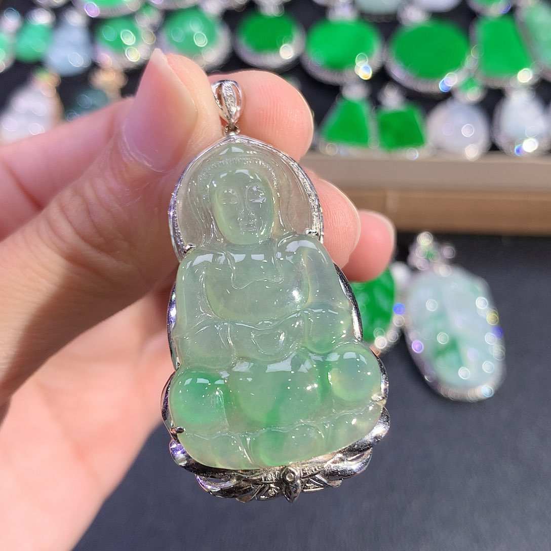 翡翠18K金镶嵌吊坠(赠链)