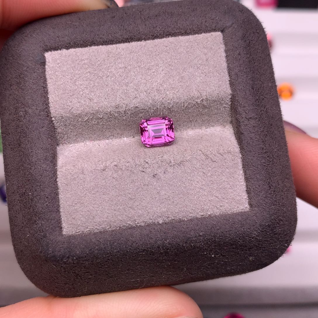 蓝宝石裸石未镶嵌1.35克拉