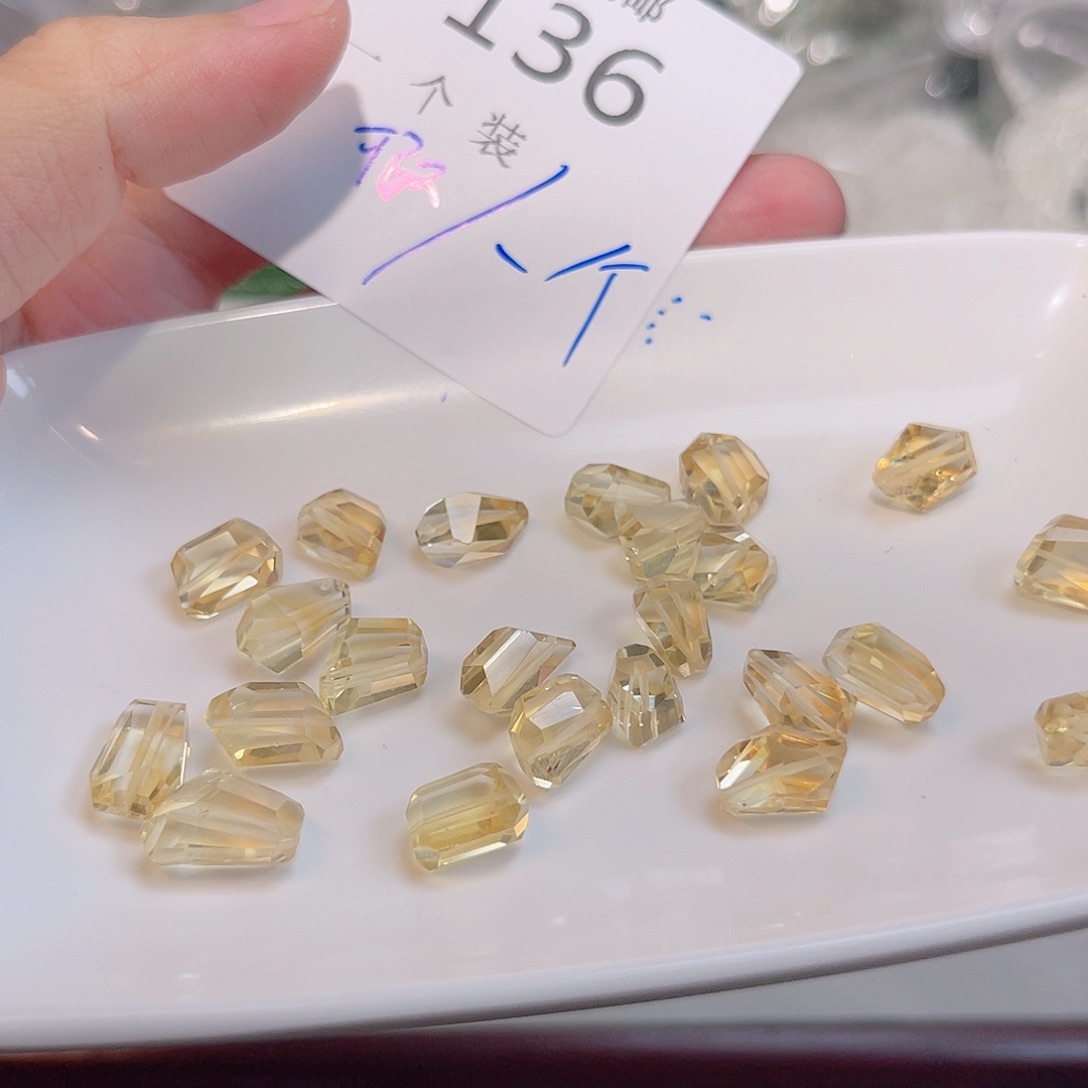 未镶嵌珠宝半成品水晶136 。     