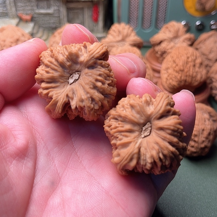 文玩核桃把件酒杯凹底南疆石