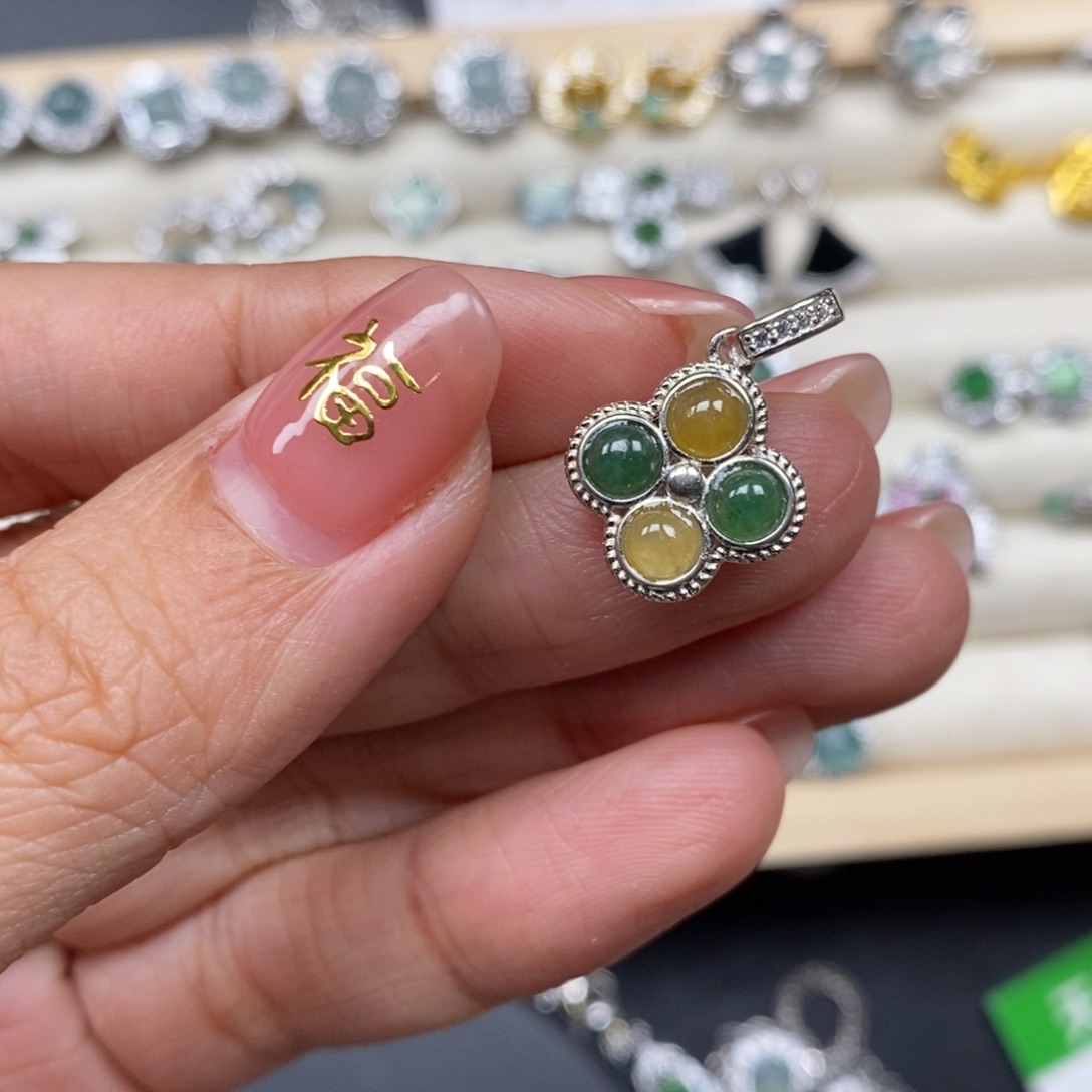 翡翠颈饰未镶嵌翡翠