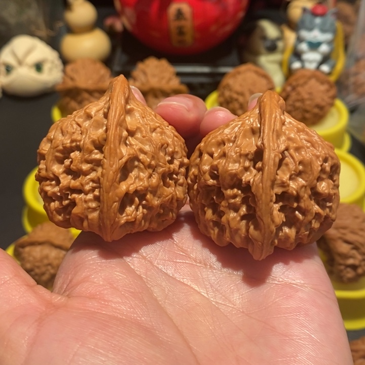 B****?文玩核桃44尺红狮子头