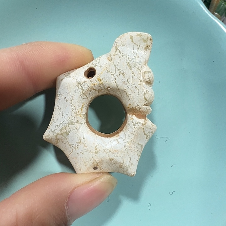 透闪石质玉未镶嵌挂件