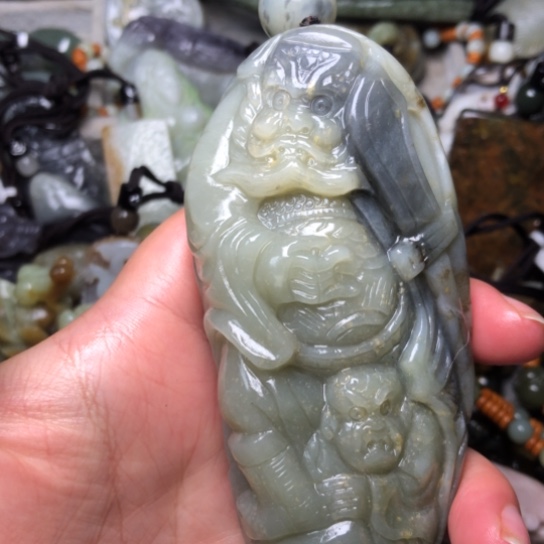 和田玉未镶嵌把件