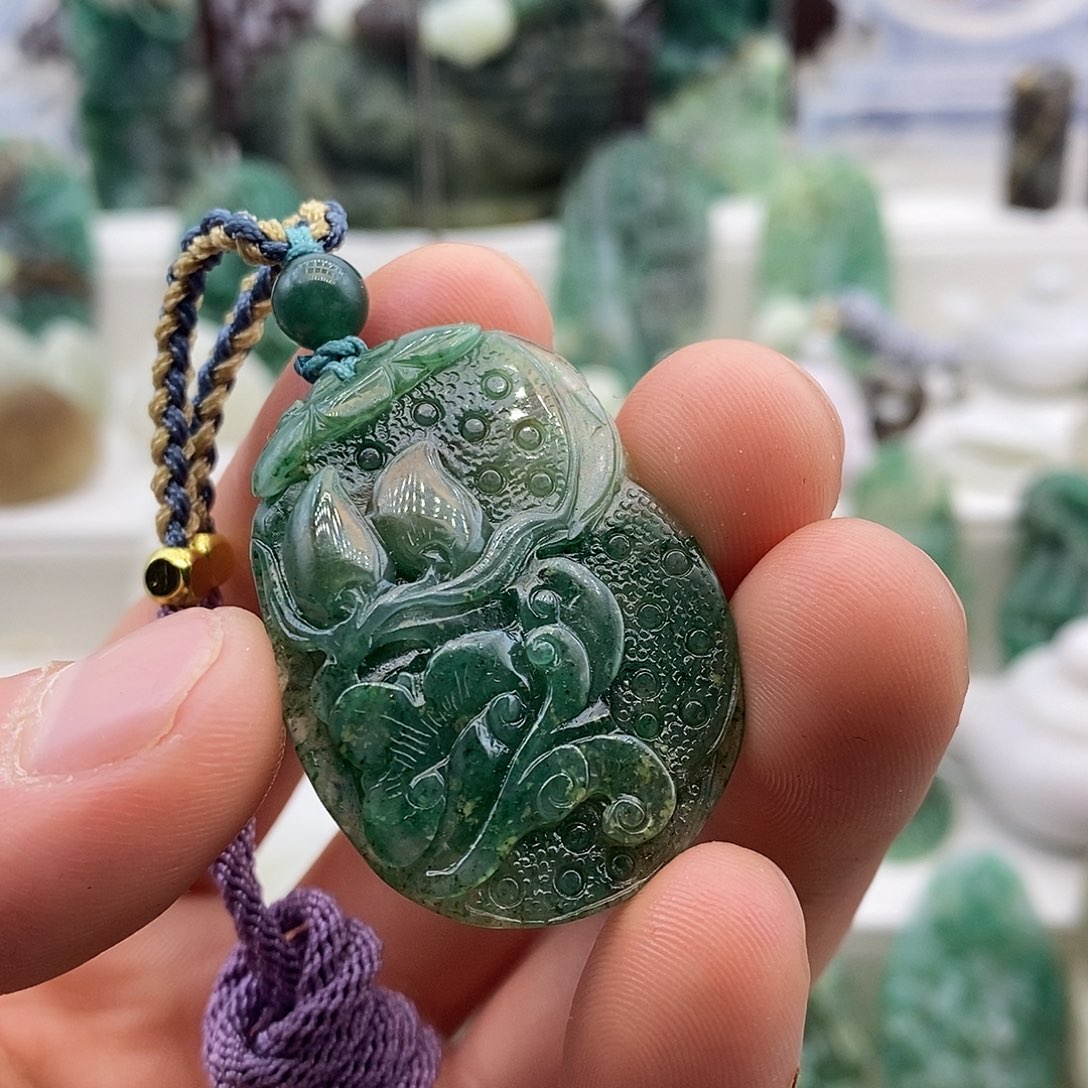 独山玉未镶嵌颈饰