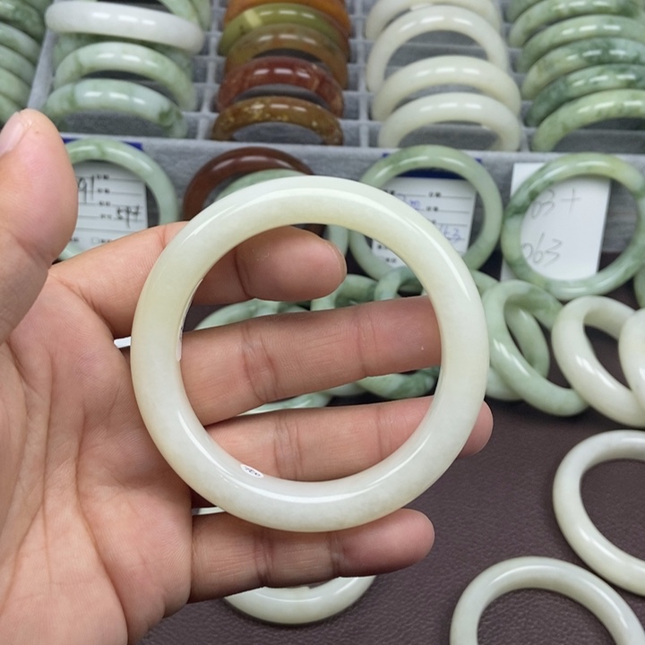 蛇纹石玉手镯未镶嵌小*虹