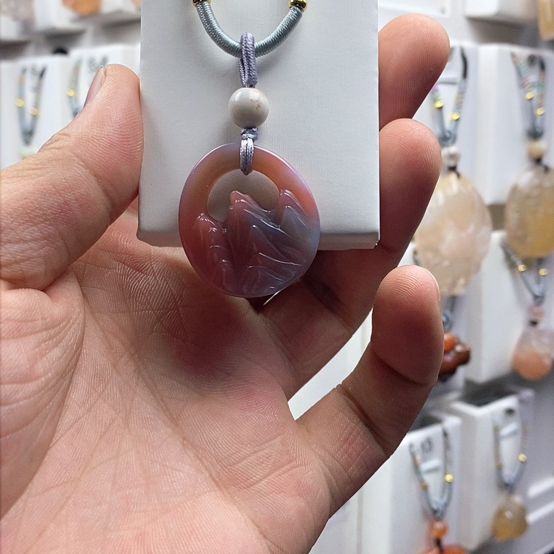 石英质玉吊坠(不含链)未镶嵌抱***贝