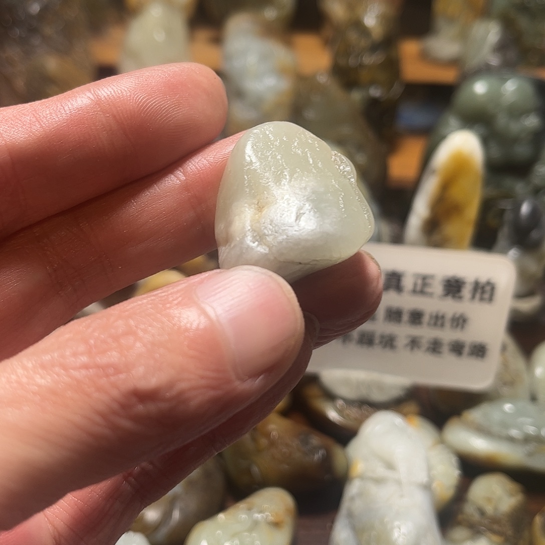 嘿***呼和田玉未镶嵌颈饰