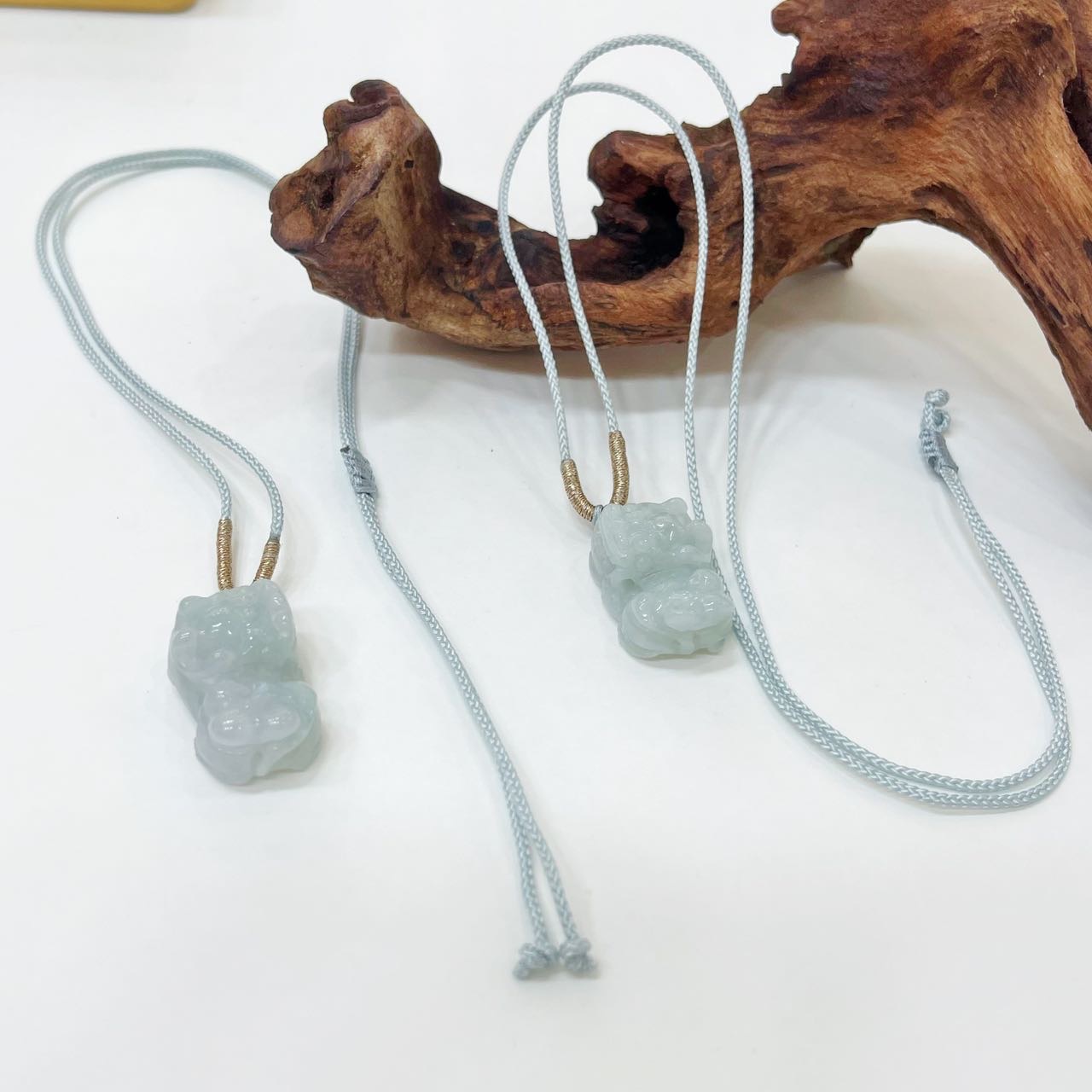 【小宝珠宝】24 T39624-翡翠吊坠-多样性发其一-26*15*9mm