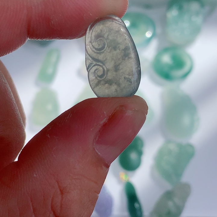 翡翠未镶嵌颈饰挂件