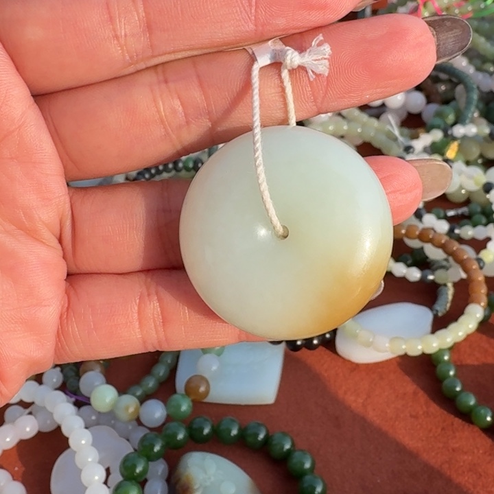 和田玉未镶嵌颈饰35月月