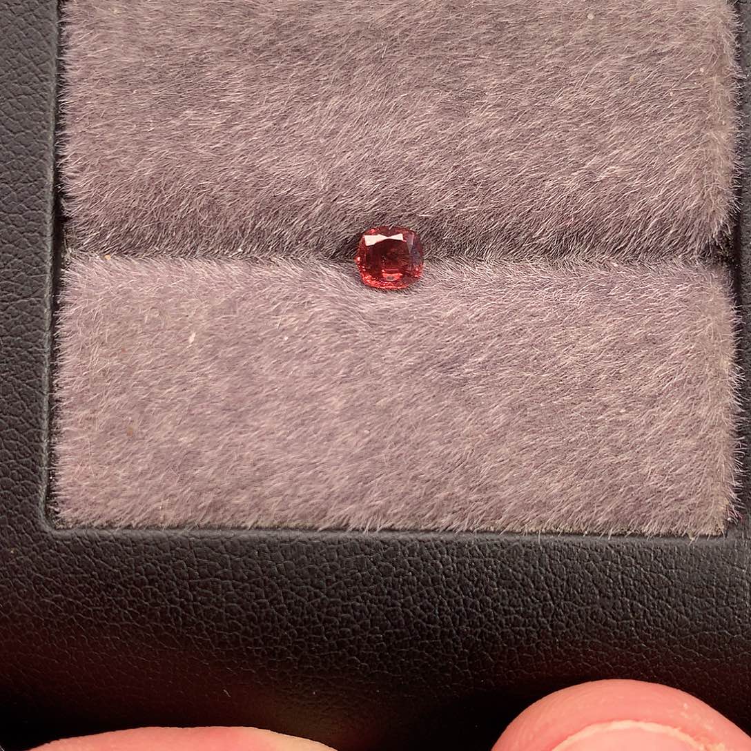 尖晶石裸石29.9/0.46