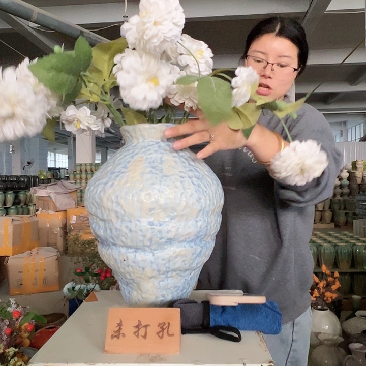 景德镇陶瓷花瓶工厂