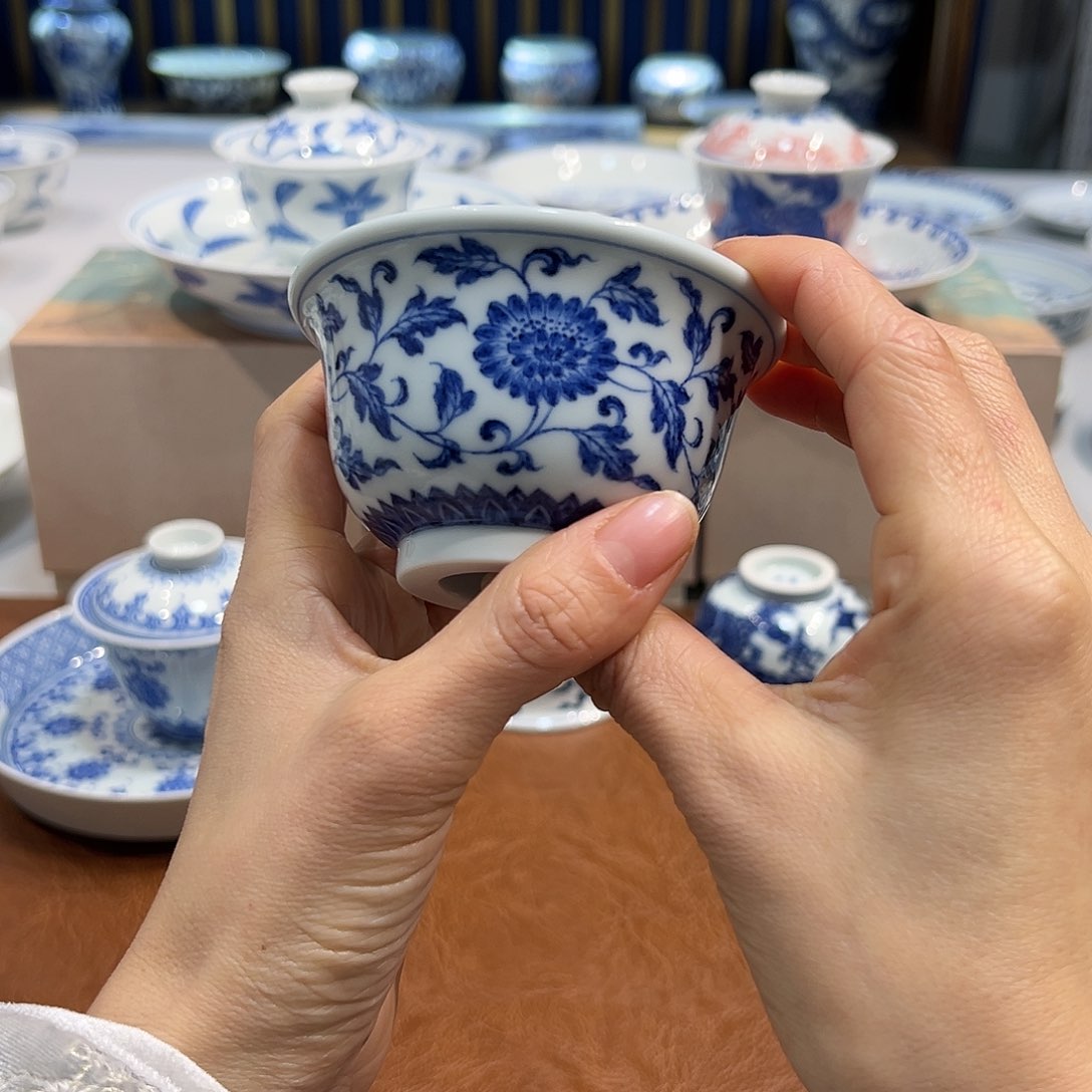 杯子缠枝团菊压手杯100毫升