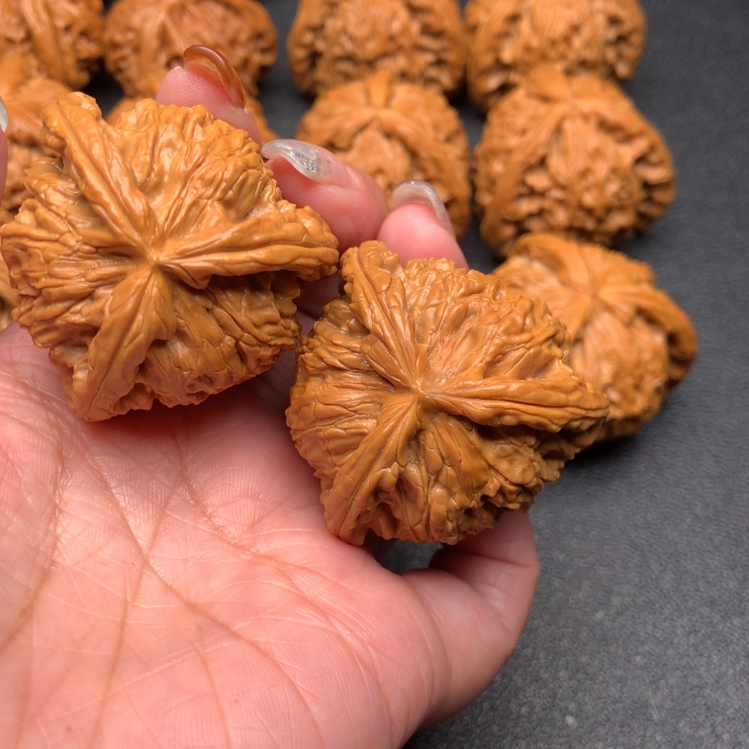 Z***S核桃手串/手链白狮子三棱