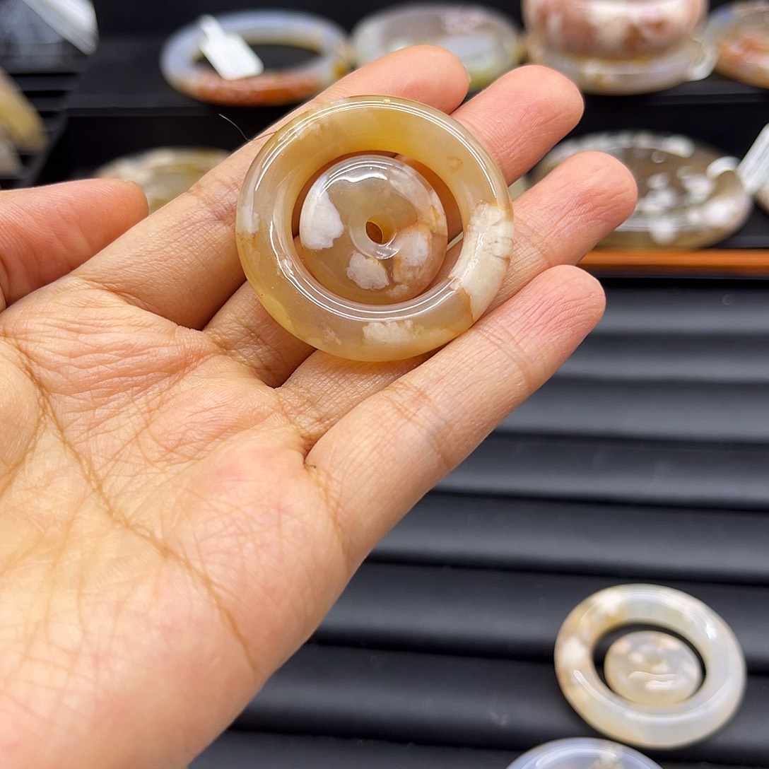 芳***林玛瑙/玉髓未镶嵌颈饰