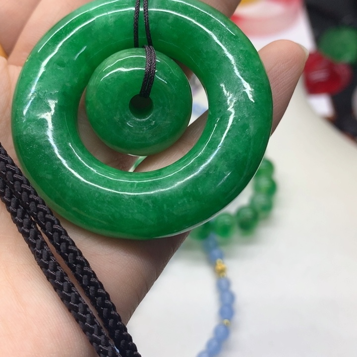 颈饰未镶嵌翡翠吊坠