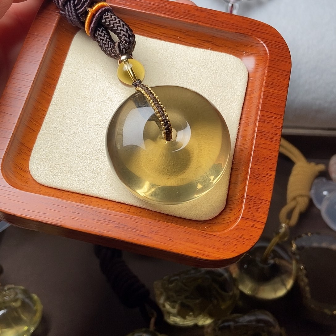 水晶颈饰未镶嵌九**几水晶吊坠