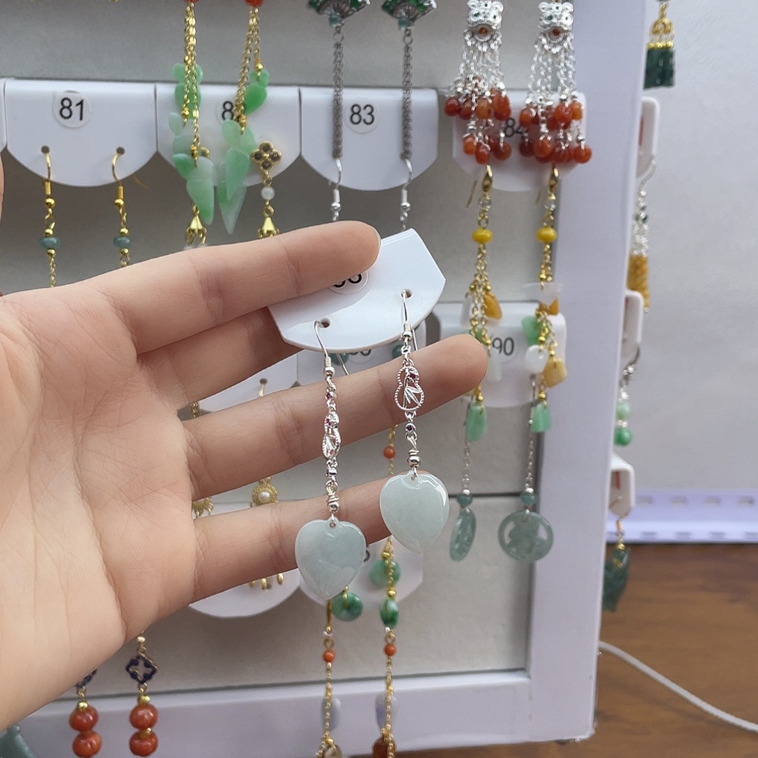 翡翠未镶嵌耳饰一物一图，以实物为准