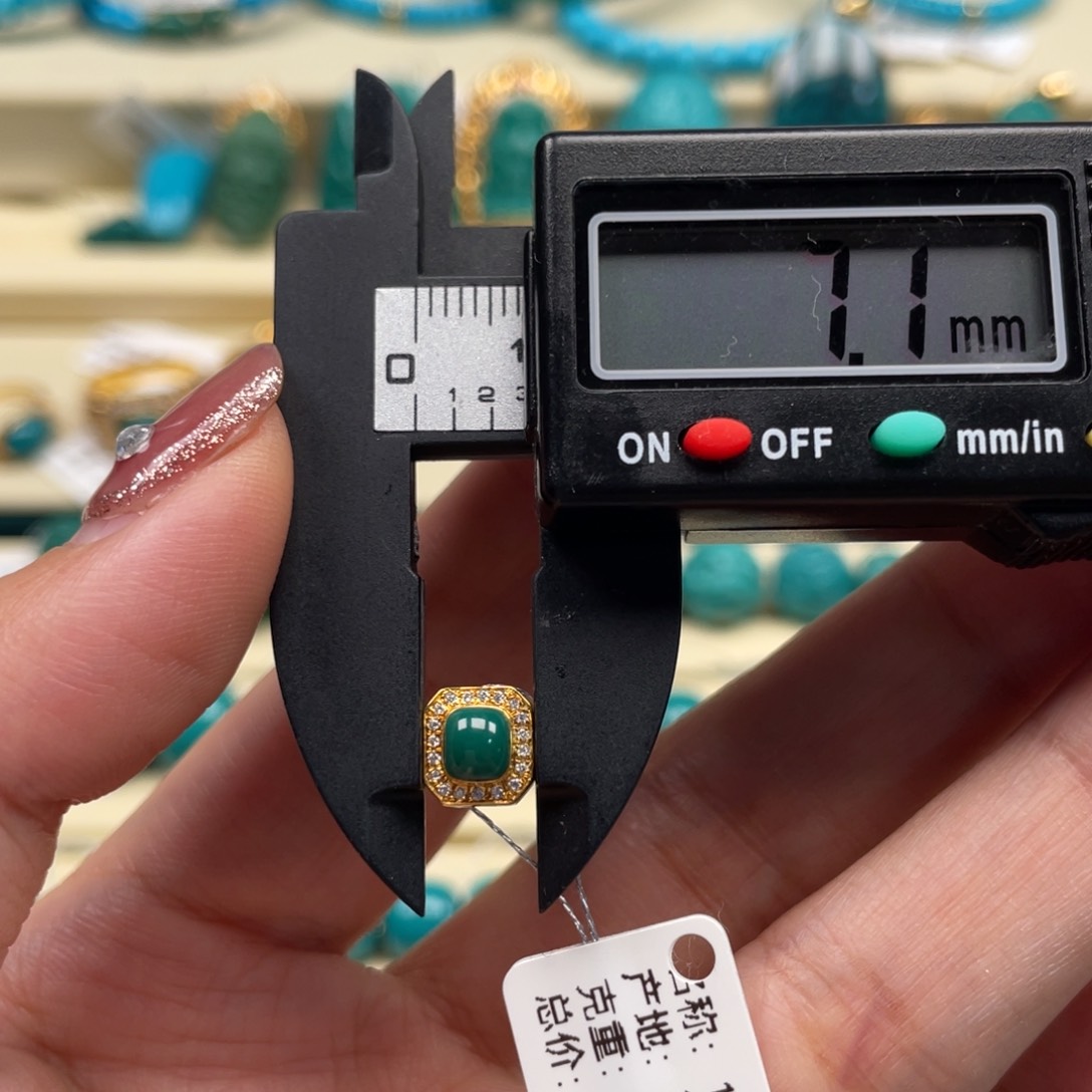 18K金镶嵌绿松石珠宝奇石