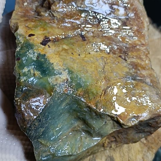 蛇纹石玉未镶嵌珠宝奇石