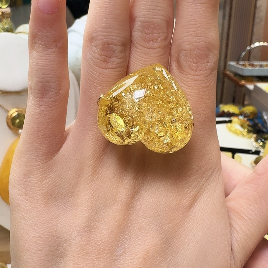 琥珀未镶嵌颈饰戒指