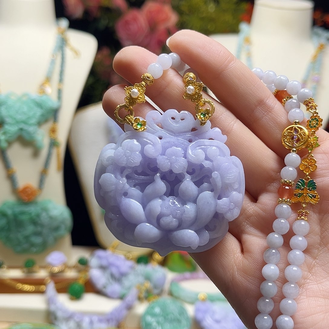 翡翠颈饰未镶嵌紫如意莲花