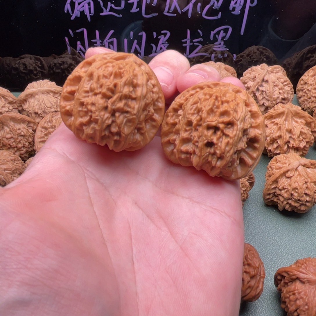 核桃把件40三角白，已经打底