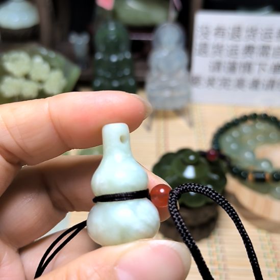 忆***梦蛇纹石玉未镶嵌颈饰