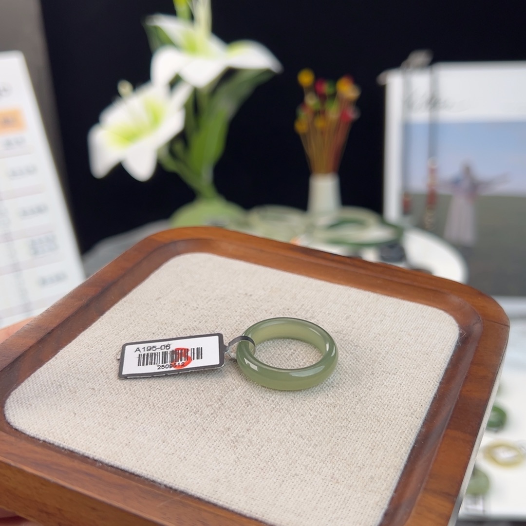 和田玉（糖玉）未镶嵌戒指N66湖水绿圆条直径18不退换