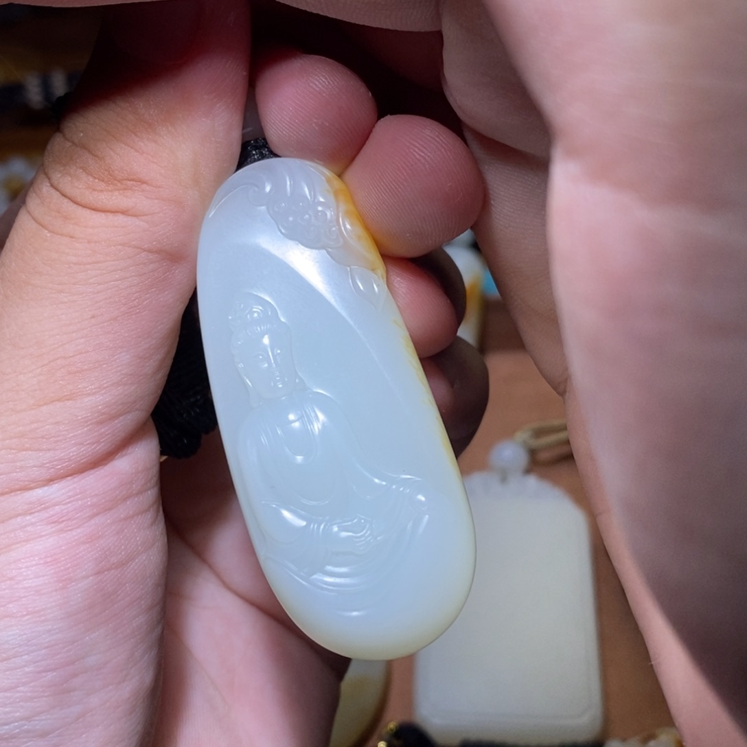 和田玉未镶嵌颈饰穆**?