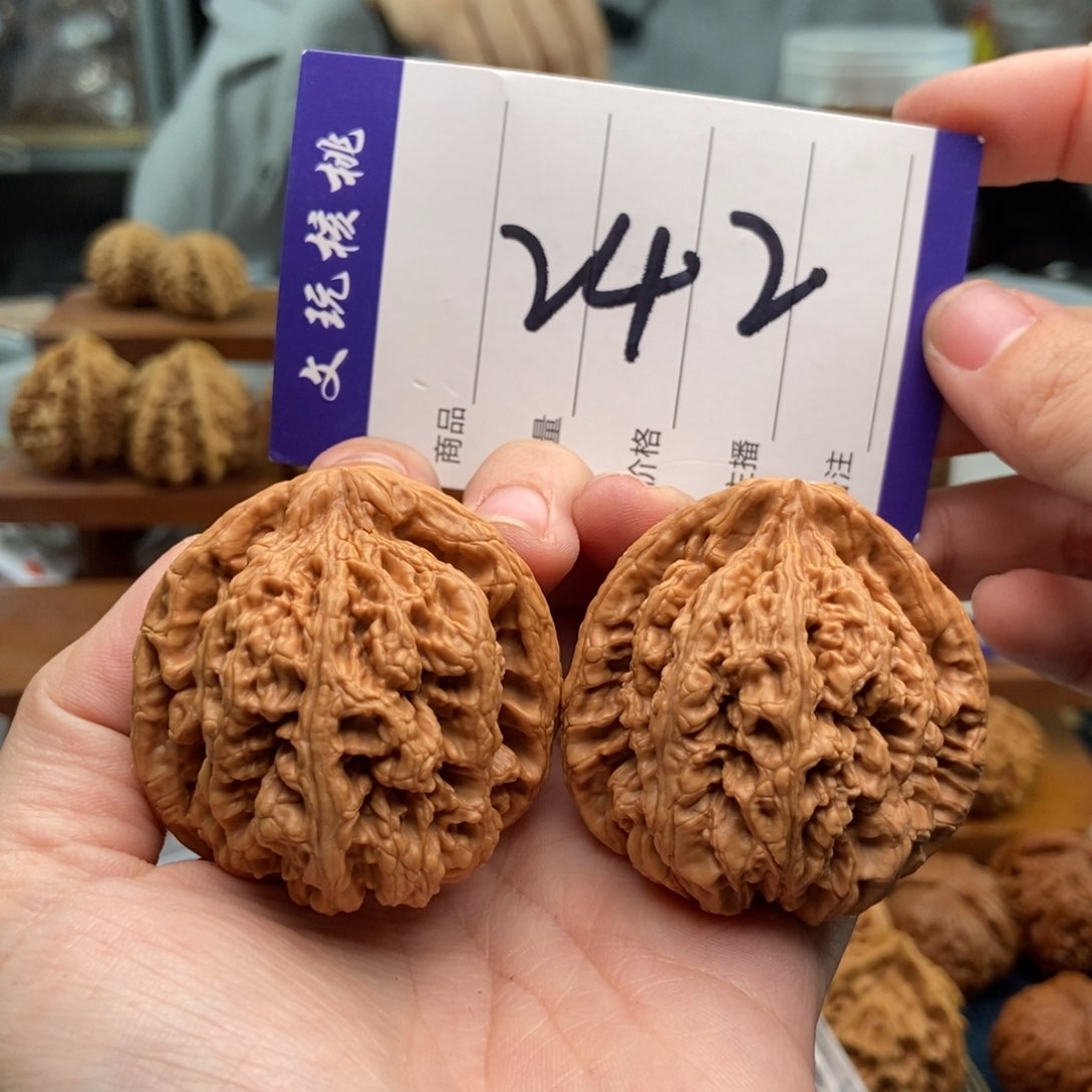 文玩核桃吊坠46粗筋