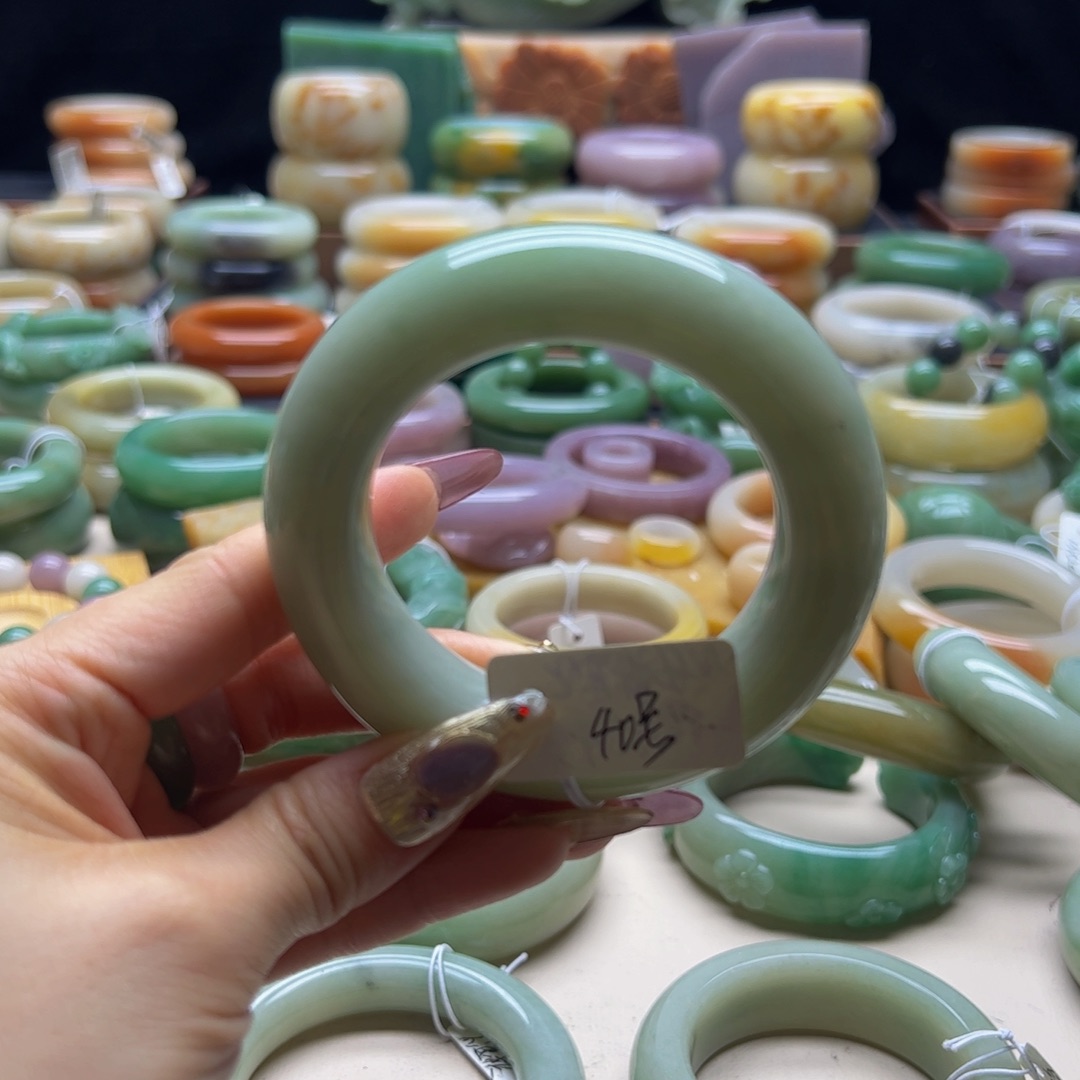 石英质玉手镯未镶嵌