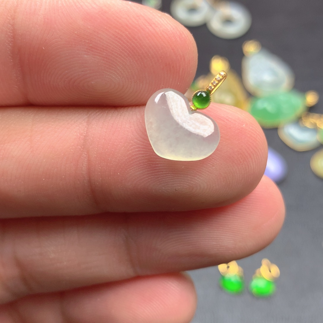 【闪购商品】颈饰18K金镶嵌翡翠翡翠