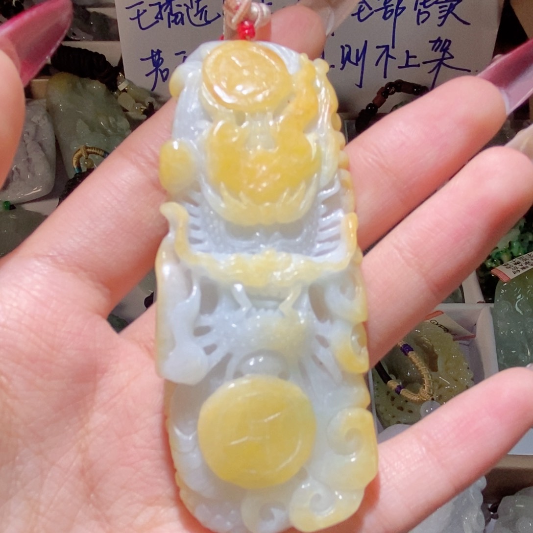 翡翠颈饰未镶嵌翡翠