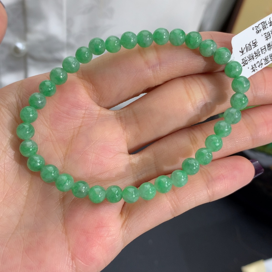 翡翠未镶嵌手串卡5.3糯冰果绿手串（有纹裂）